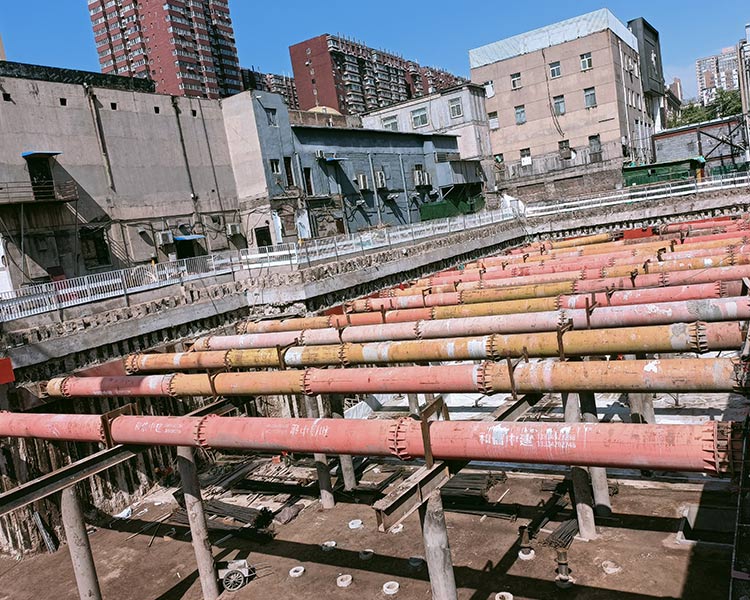 和信中建公司分析，钢支撑在基坑开挖中增强稳定性的措施